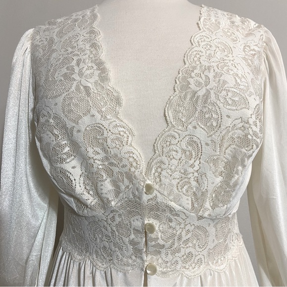 Shadowline Ivory Satin & Lace Button Up Bridal Robe M Medium - Picture 2 of 9